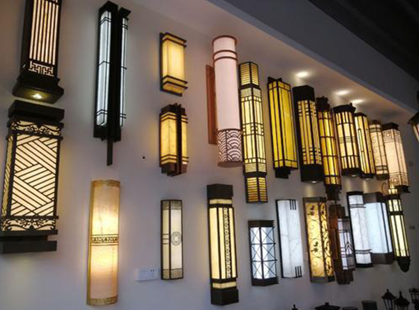 凯里壁灯：光影交织的空间叙事者